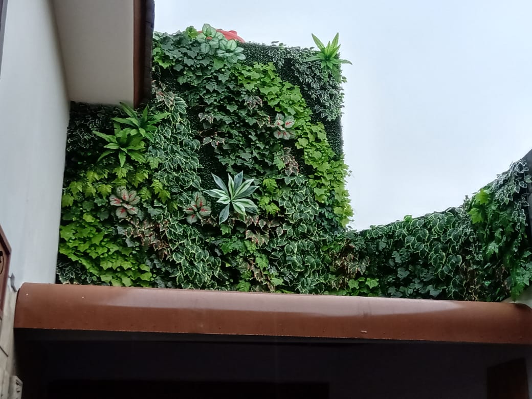 taman vertikal sintetis minimalis di bogor